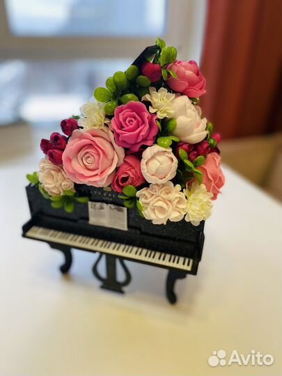 Букет из мыла в рояле