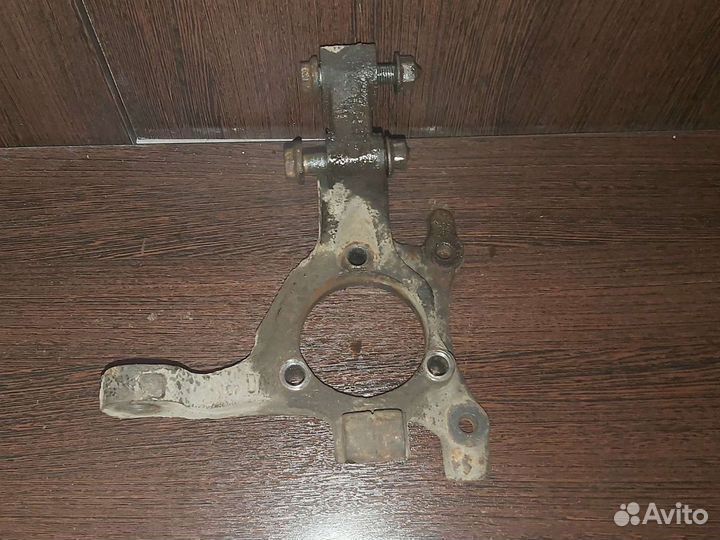 Поворотный кулак левый Opel Astra h