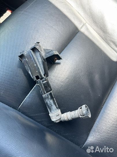 Форсунка омывателя фар на lx570 оригинал
