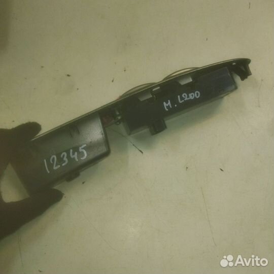 Блок управления стеклоподъёмниками Mitsubishi L200