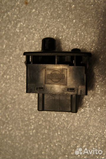 Nissan patrol Y61 Кнопка регулировки зеркал