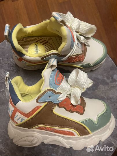 Кроссовки новые buffalo р36