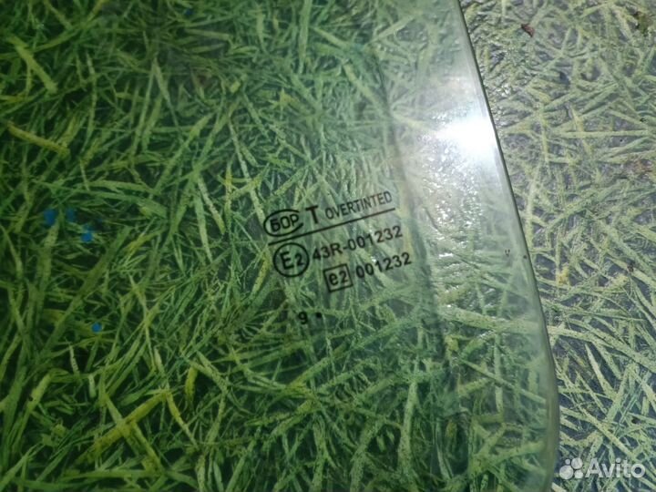 Стекло двери заднее левое Приора универсал 2010г