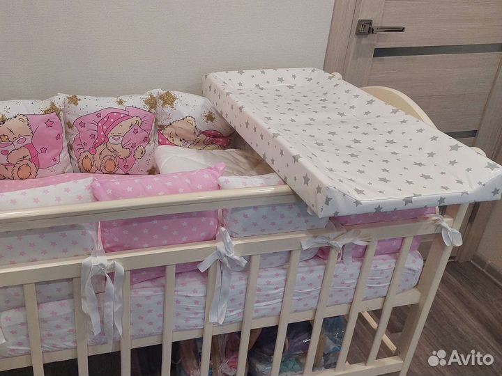 Пеленальная доска на кроватку