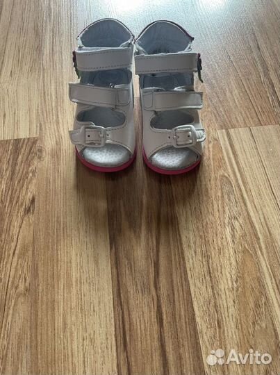 Продам сандали скороход 19