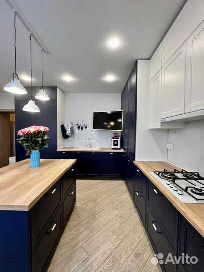 Кухня на заказ под потолок в Новосибирске