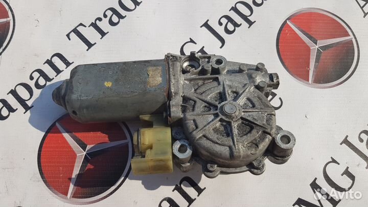 Электро мотор слева на Mercedes-Benz W140 S