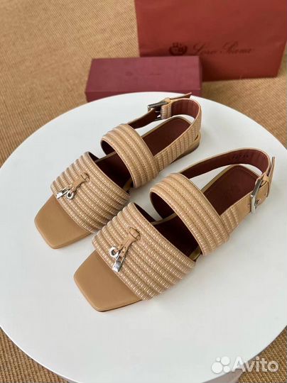 Сандалии плетёные Loro Piana Charms