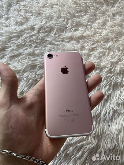 Телефон iPhone 7