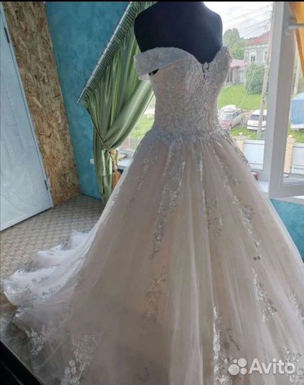 Свадебное платье