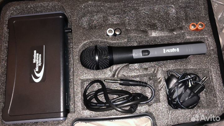 UHF микрофон Pro Audio