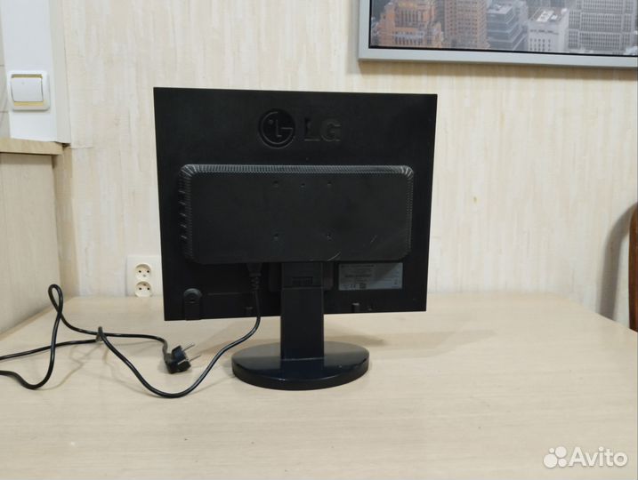 Монитор LG flatron L1933S-BF