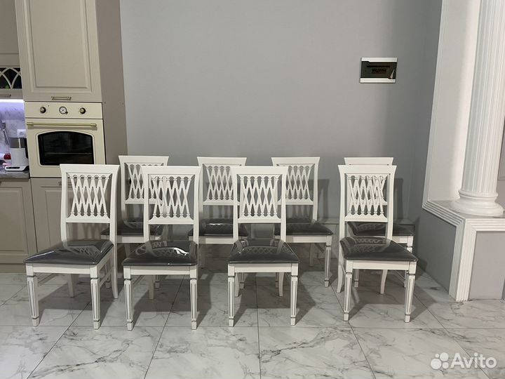 Деревянные хорошего качества стулья 8штук