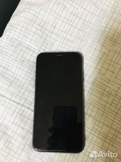 Телефон iPhone 11