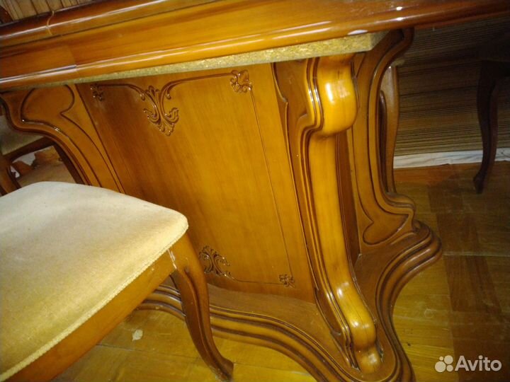 Продам стол и 6 стульев