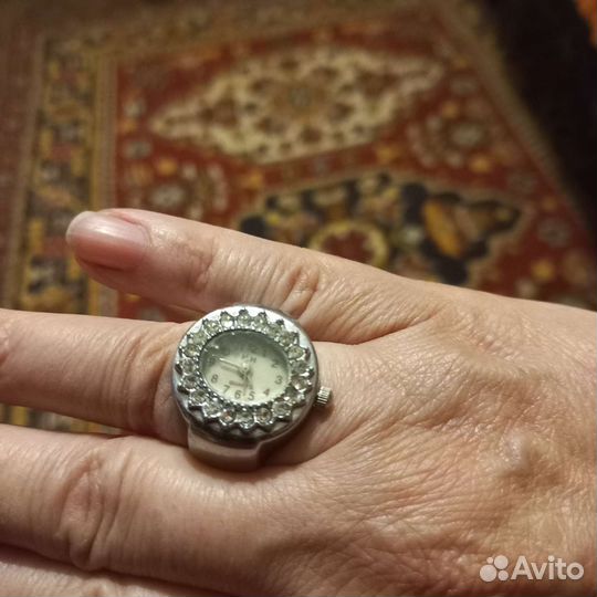 Часы кольцо