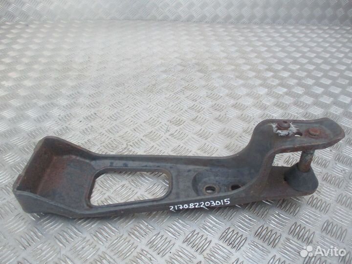 Кронштейн замка кабины Mercedes-Benz A9423170401