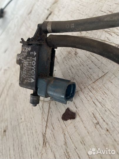 Lexus RX4 Клапан вакуумный