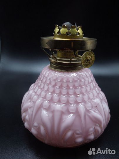 Керосиновая лампа 19 в.розовое молочное стекло