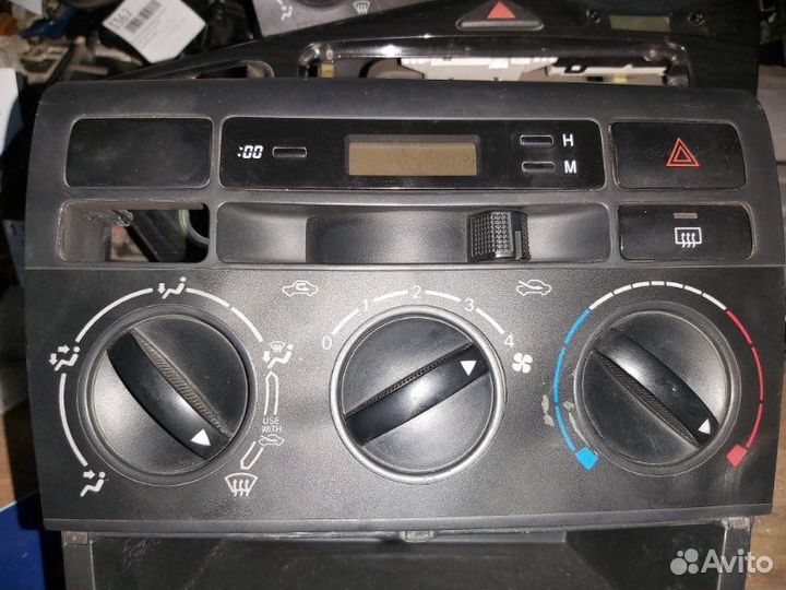 Блок управления климат-контролем Toyota Corolla
