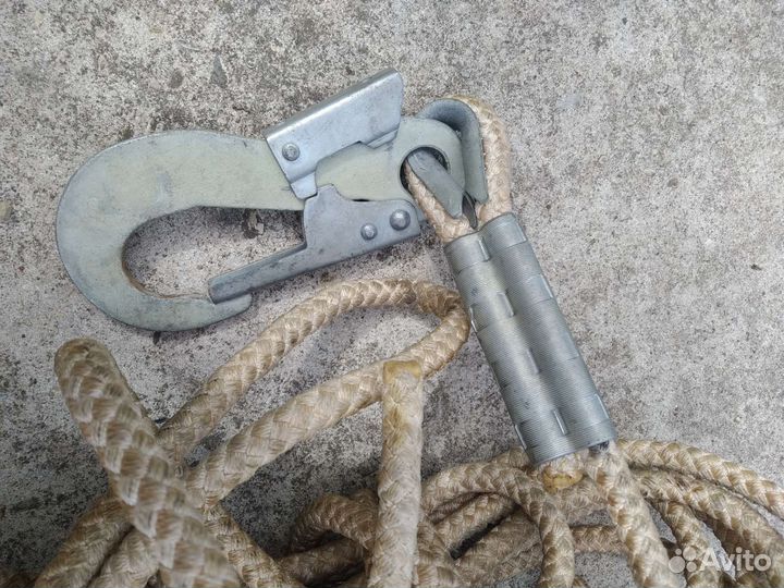 Канатная веревка с карабином