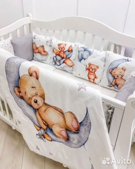 Комплект бортиков и постельного в кроватку