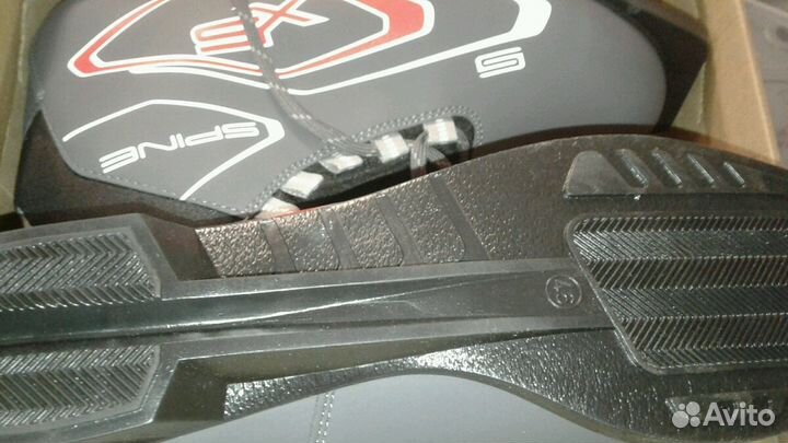 Новые Лыжные ботинки