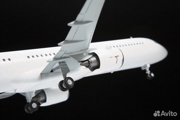 7043 Пассажирский авиалайнер Аэробус А321neo