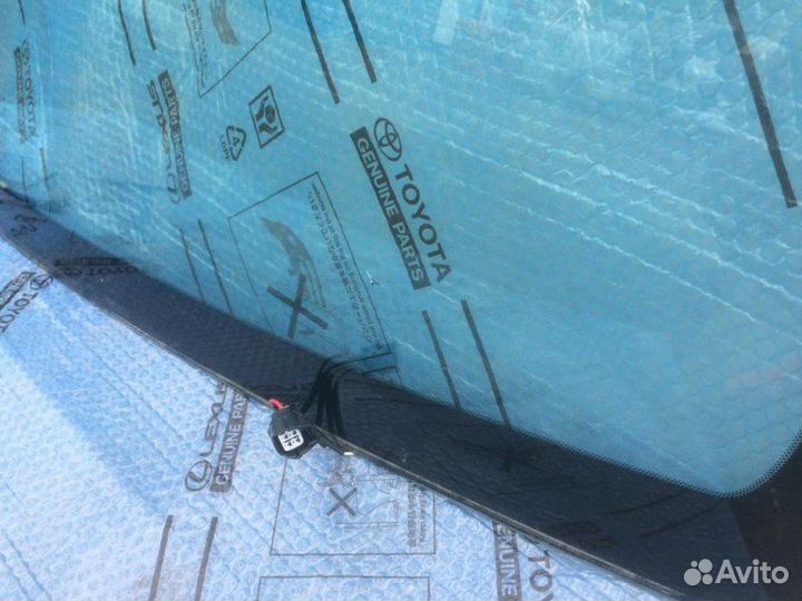 Стекло лобовое (ветровое) Toyota Land Cruiser