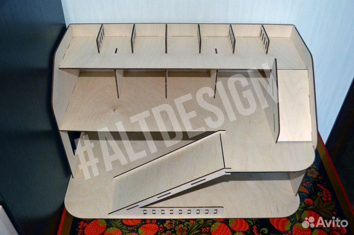 Деревянная игрушечная парковка