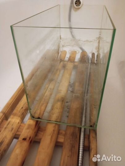 Аквариум и камешки