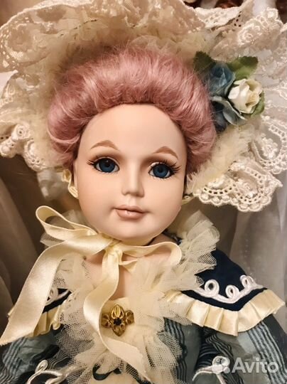 Кукла фарфоровая коллекционная