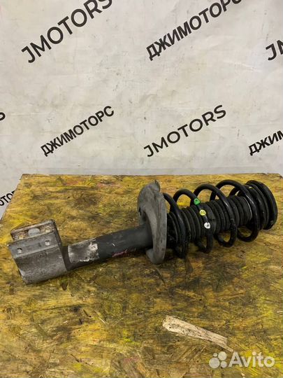 Амортизатор передний правый стойка Peugeot 3008