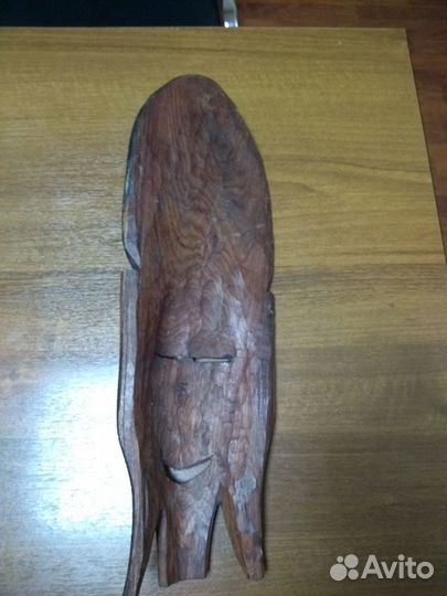 Африканская маска из красного дерева