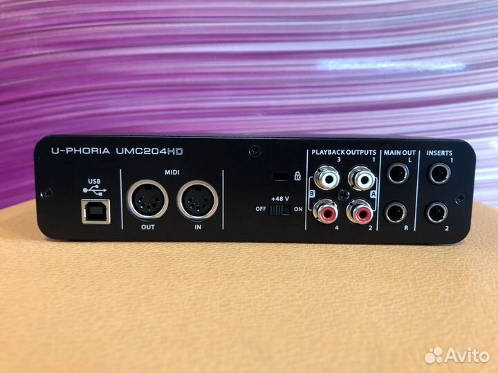 Звуковая карта Behringer UMC204HD