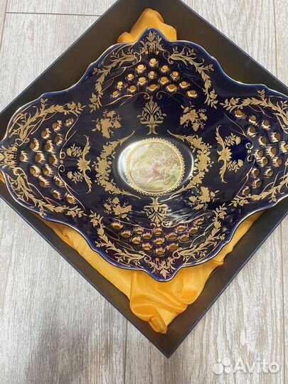 Конфетница на ножке фарфор