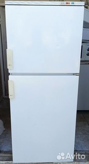 Холодильник двухкамерный. Привезу