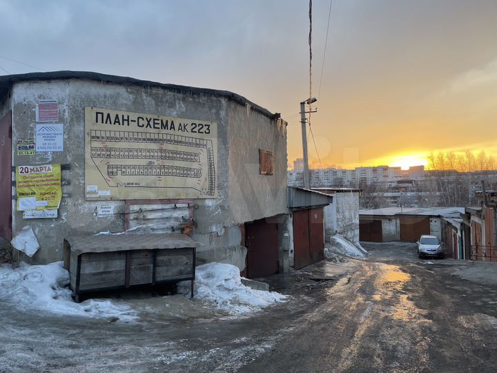 Гараж, > 30 м²