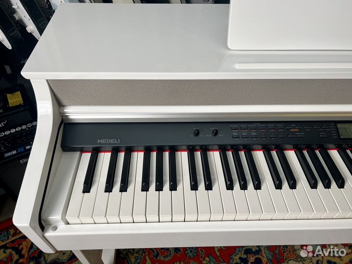 Цифровое пианино белое
