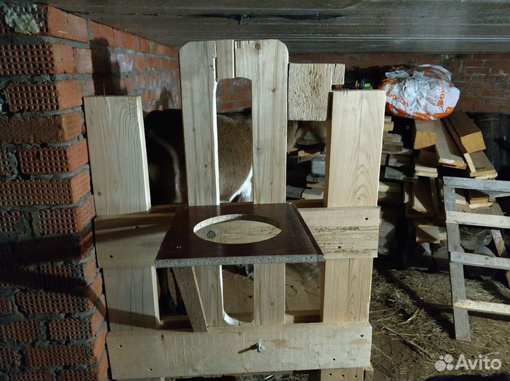 Станок для дойки коз и кормушки