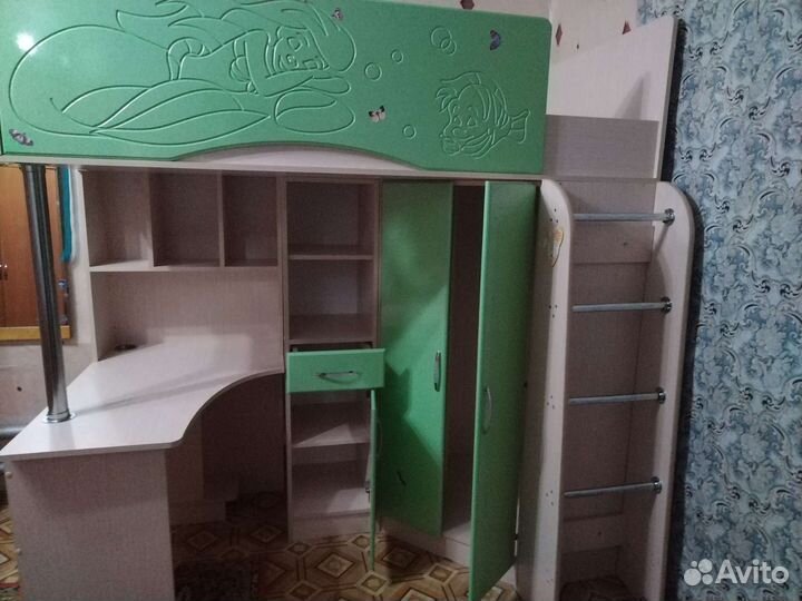 Уголок школьника с кроватью