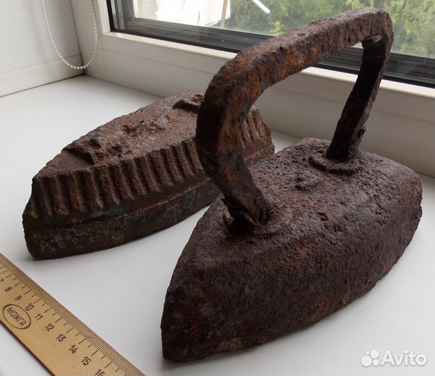 Утюги, молотки и весовые гири