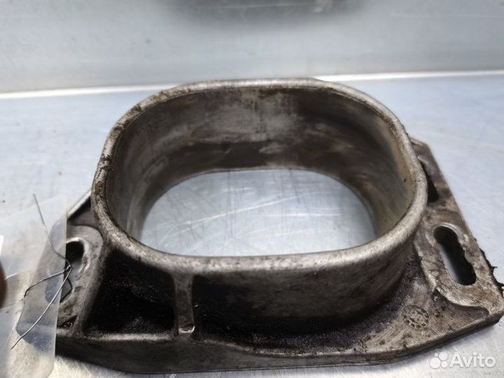 Кронштейн двигателя передний Volkswagen Passat