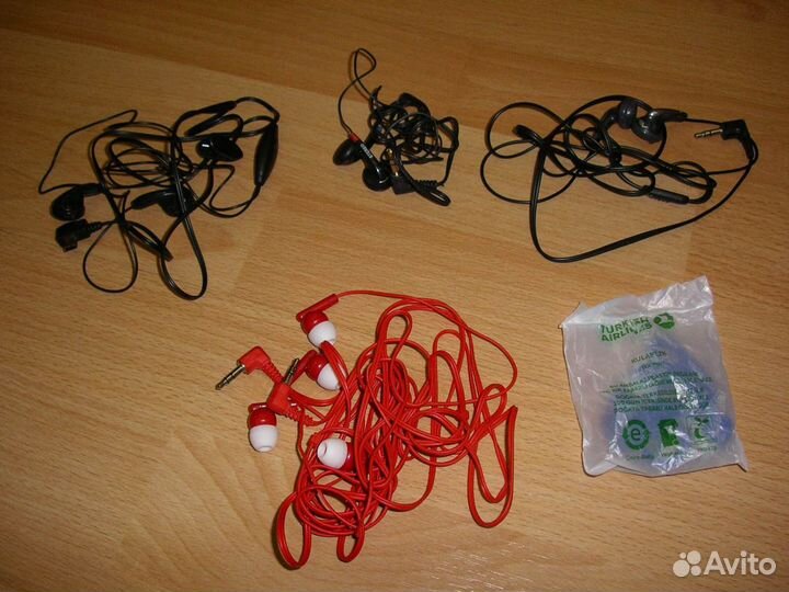 Наушники проводные для мобильных телефонов