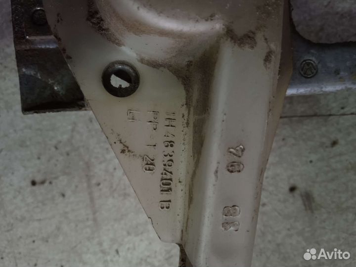 Стеклоподъёмник задний левый Volkswagen Golf 3