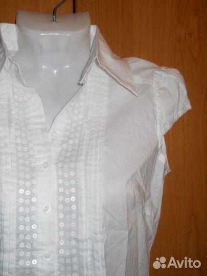 Блузка белая с пайетками р-р 44