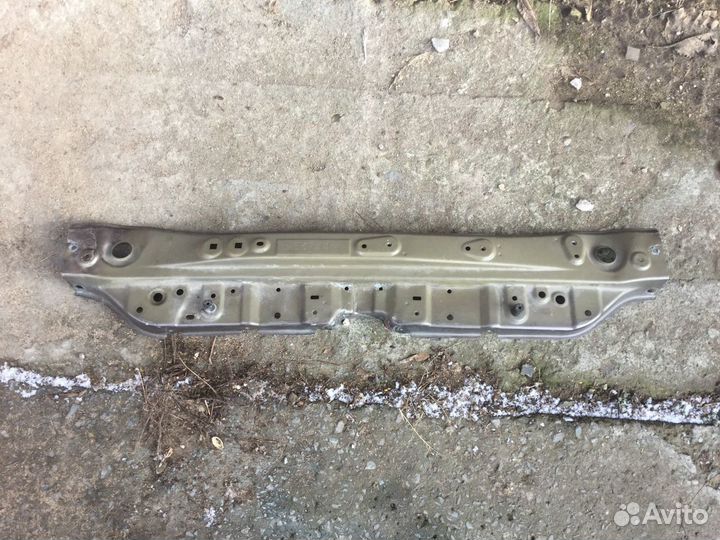 Верхняя планка телевизора Toyota Highlander 2016