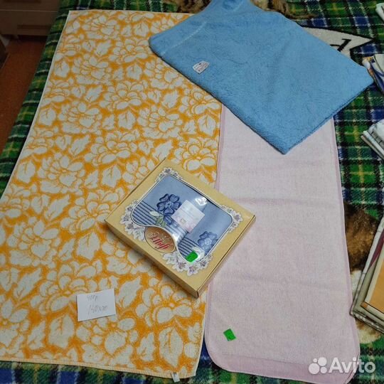 Полотенца новые махровые 4шт
