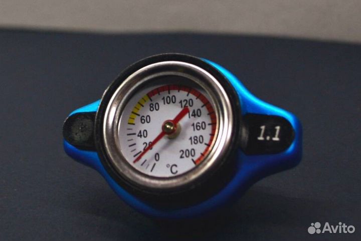 Крышка радиатора с термометром