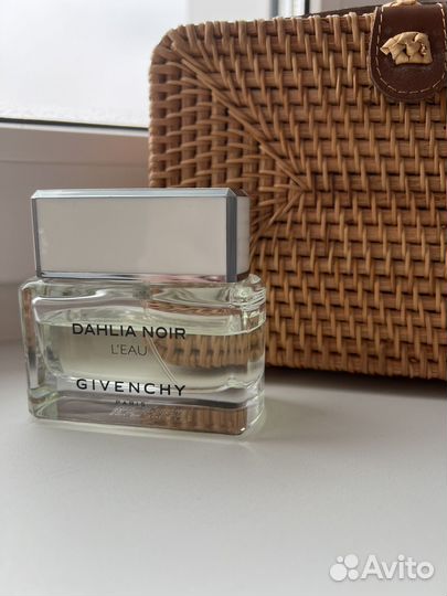 Dahlia Noir L’Eau Givenchy